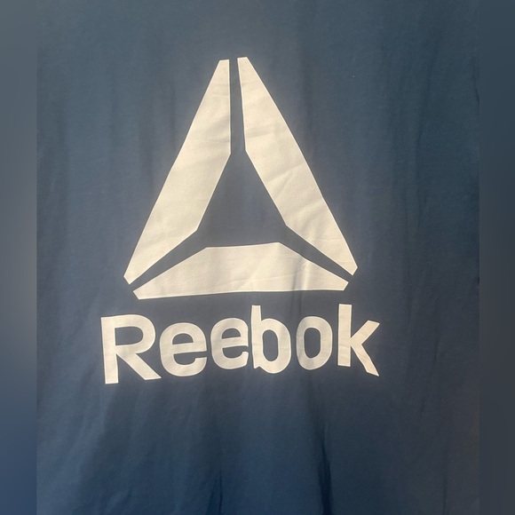 NWT Reebok Women’s Classic Graphic Tee Sz S - Picture 3 of 5